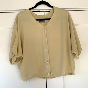 VTG Tienda Ho Cream Button Front Dolmain Blouse